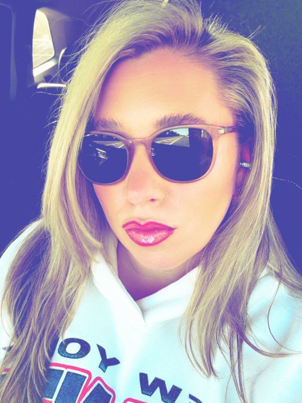 Meet your Posher, Kate🥂🍾✨